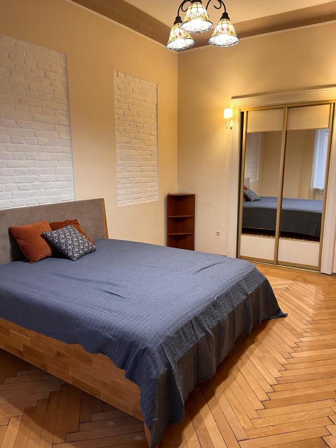 Happy Apartment On Kopernik 30 Лвив Екстериор снимка